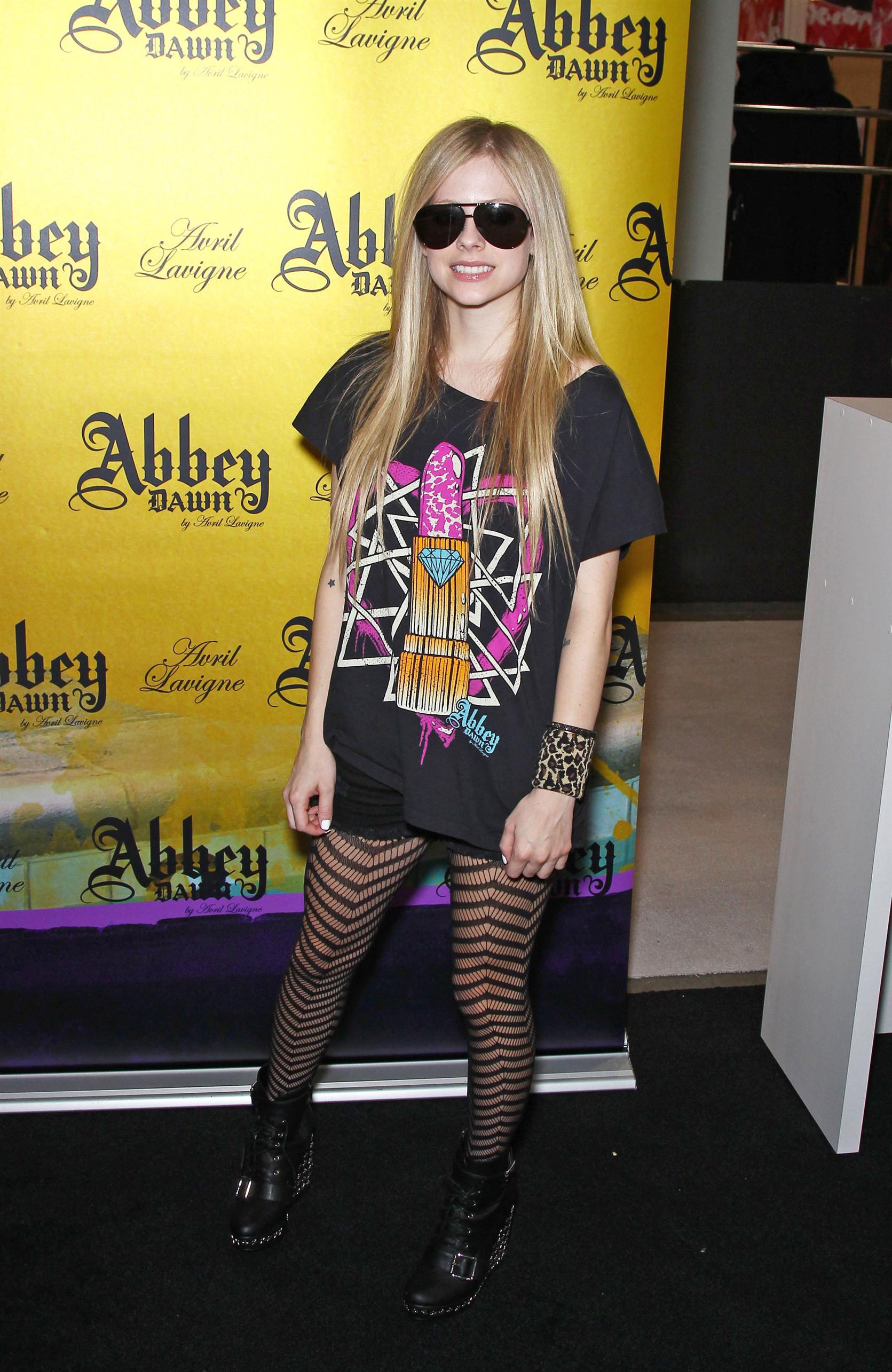 Avril Lavigne hosts a meet and greet at the Abbey Dawn | Picture 63996